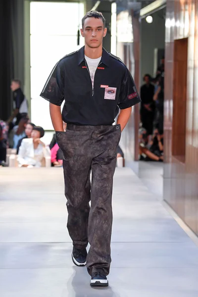 Look 125